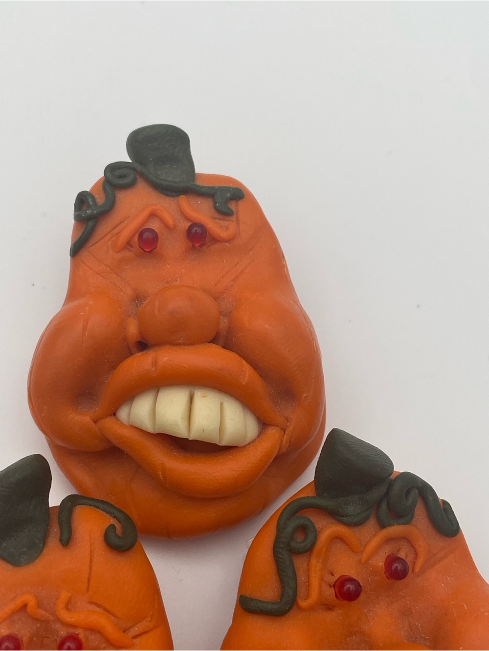 Set of 3 Whimsical Crazy Face Light Up Pumpkin Brooch Pins. Red eyes and Teeth. - Picture 4 of 6